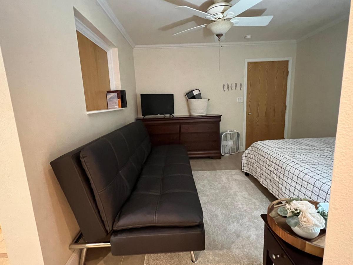 Near Airport Guest Suite Анкоридж Экстерьер фото