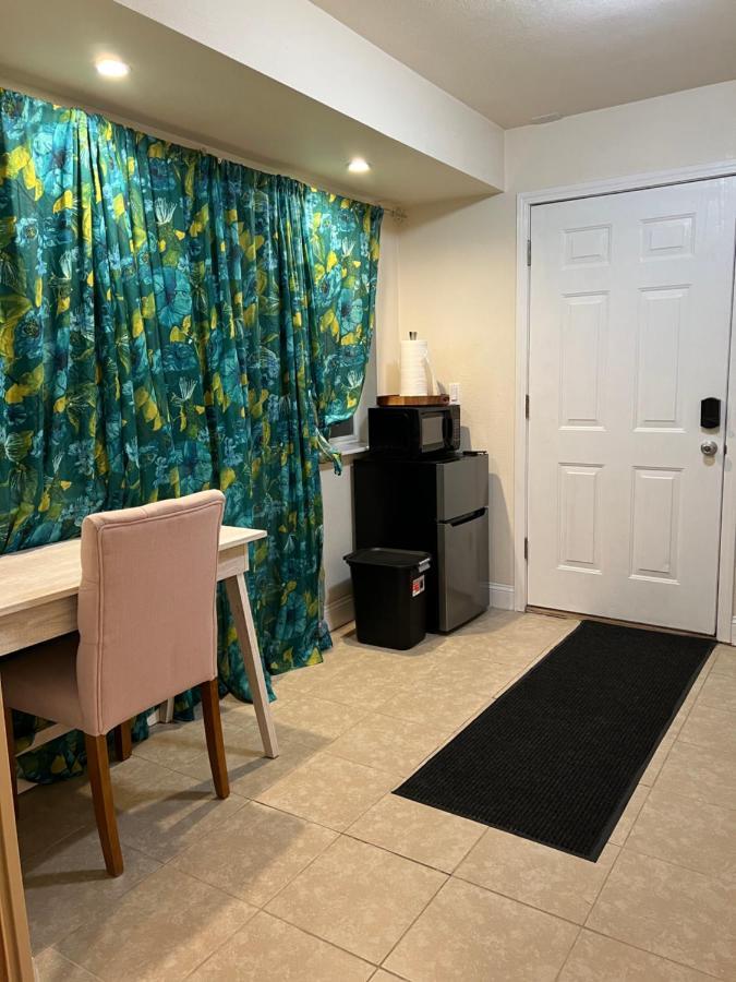 Near Airport Guest Suite Анкоридж Экстерьер фото